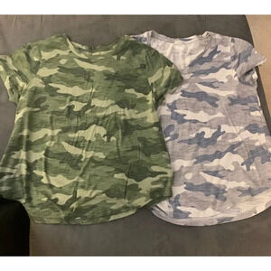 Old Navy Lot Of  Two Womens T-Shirts Multicolor Camo Short Sleeve Large